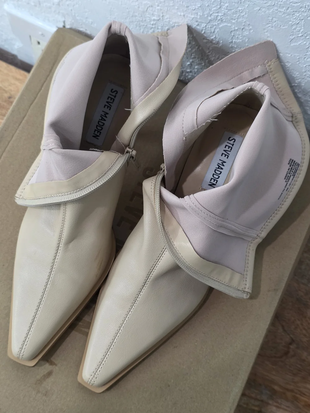 Steve Madden Briane Bone Leather Pointed Toe Ankle Boots